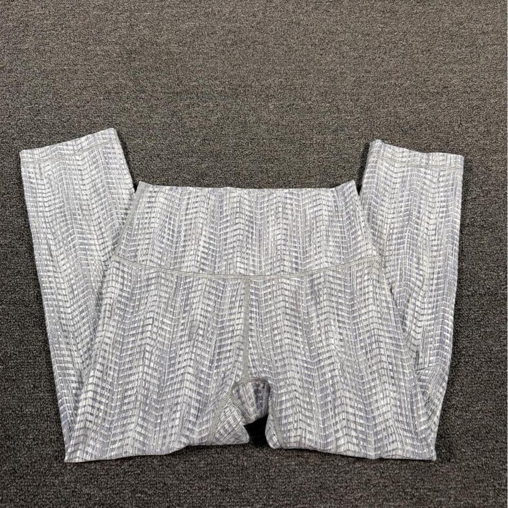 Lululemon women’s size 6 white & gray patterned cropped leggings